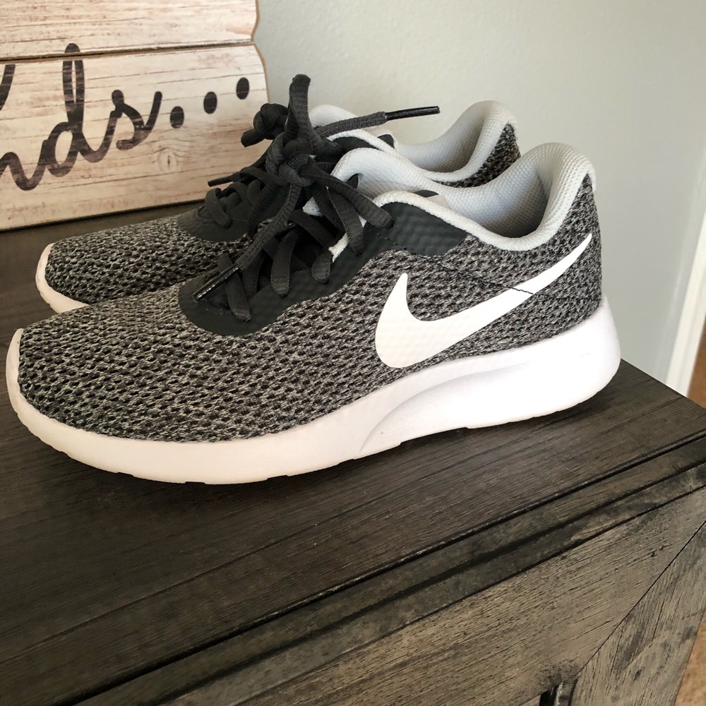 Nike Tanjun Shoes